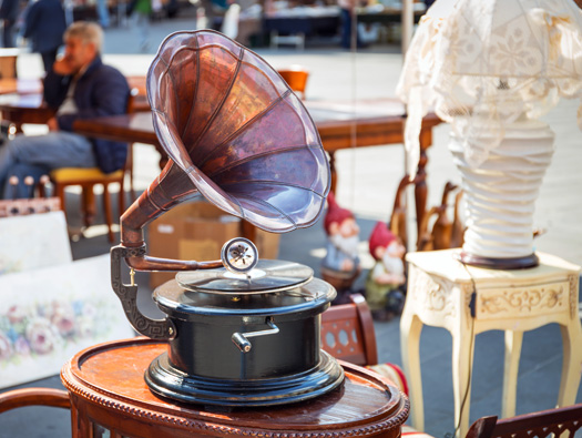 Antique record player in a restaurant in Downtown Rochester